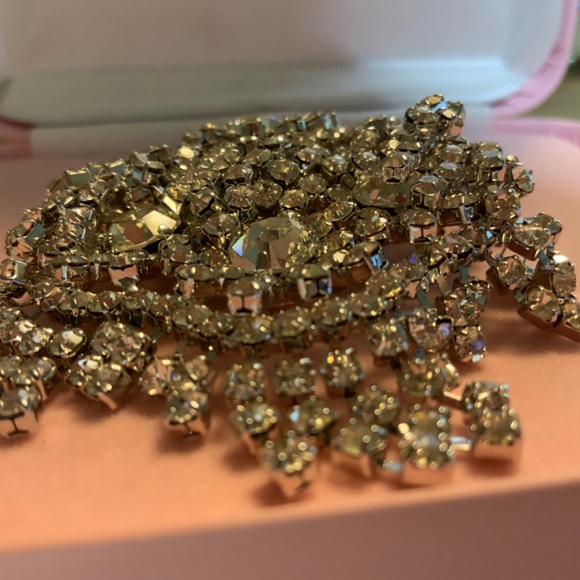 Collector Series Camrose & Kross Audrey Hepburn Rhinestone Brooch 3.5” x 3” - Picture 9 of 9